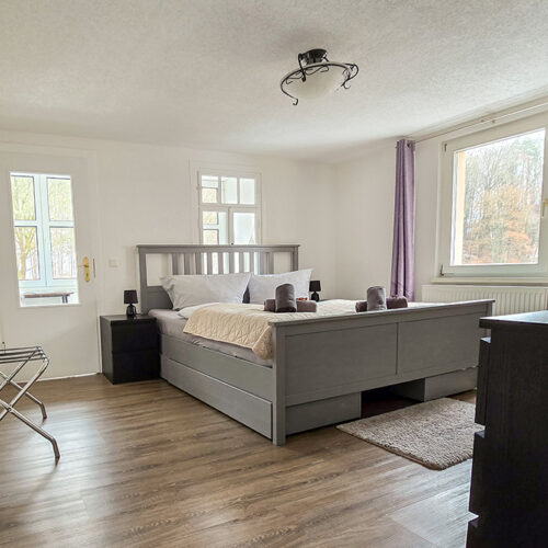 Wohnung Amsel - 2. OG Doppelzimmer rechts mit Bad und Loggia