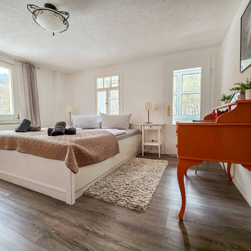 Wohnung Amsel - 2. OG Doppelzimmer links mit Bad und Loggia