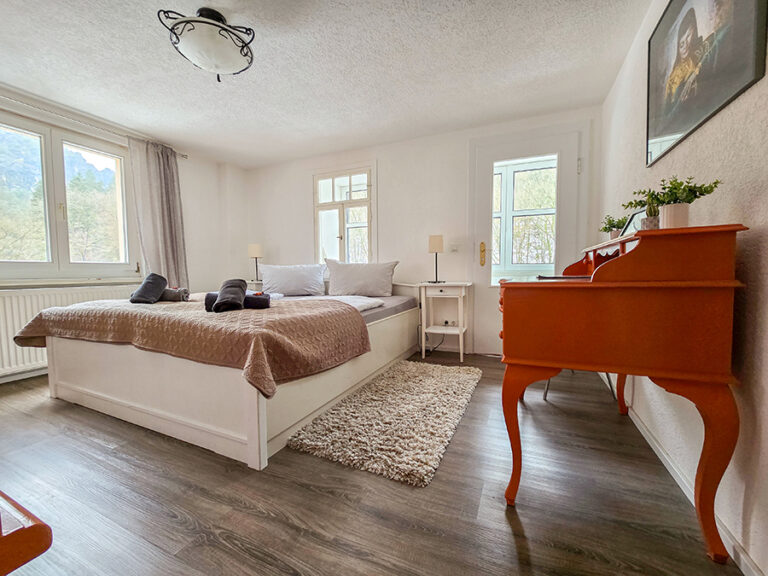 Wohnung Amsel - 2. OG Doppelzimmer links mit Bad und Loggia