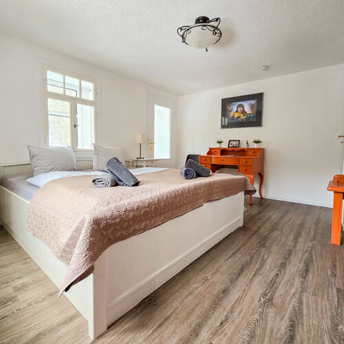 Wohnung Amsel - 2. OG Doppelzimmer links mit Bad und Loggia