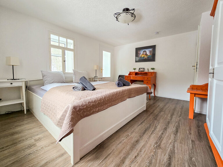 Wohnung Amsel - 2. OG Doppelzimmer links mit Bad und Loggia