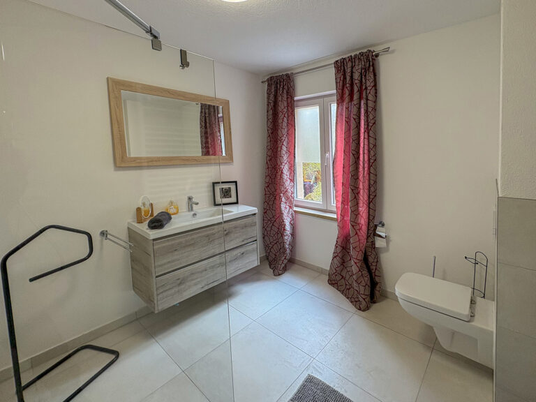 Wohnung Farn - Bad mit Dusche/WC